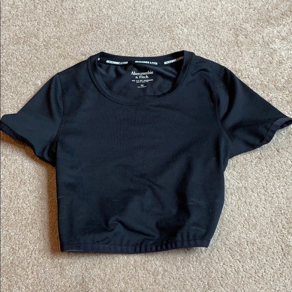 Short sleeve black crop top